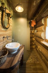 Rustikalna brunarica v gozdu NATURAL LOG HOUSE lesene masivne hise 18 • Natural Log House