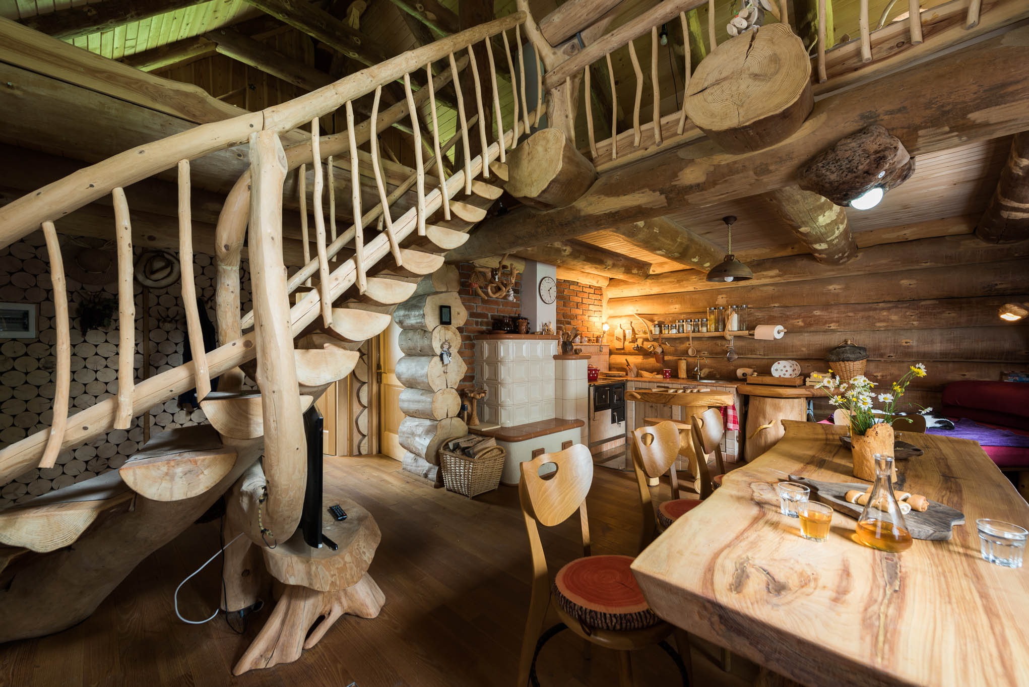 Rustikalna brunarica v gozdu NATURAL LOG HOUSE lesene masivne hise 26 &bull; Natural Log House